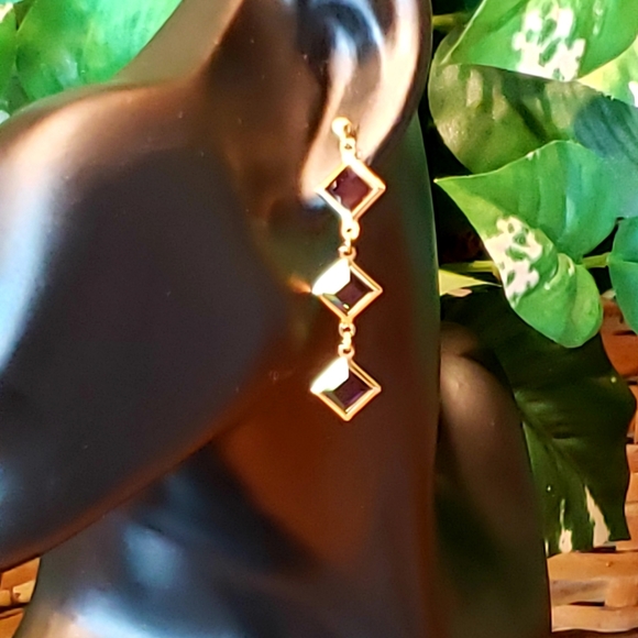 VTG AVON Glamorous Amethyst Colored Dangle Earrings - EVC - Picture 2 of 8